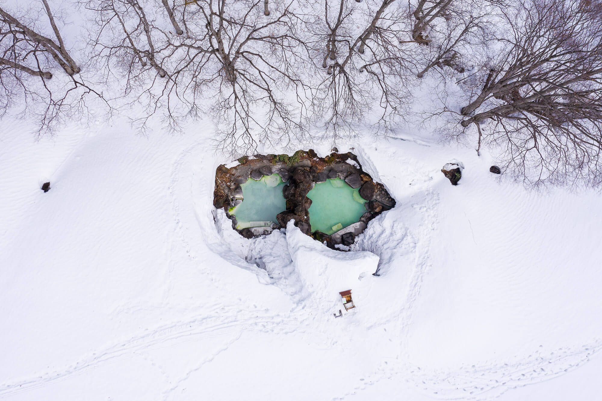 Outdoor rotenburo hot spring bath at Ougon no Yu in Tsubame Onsen surrounded by snow